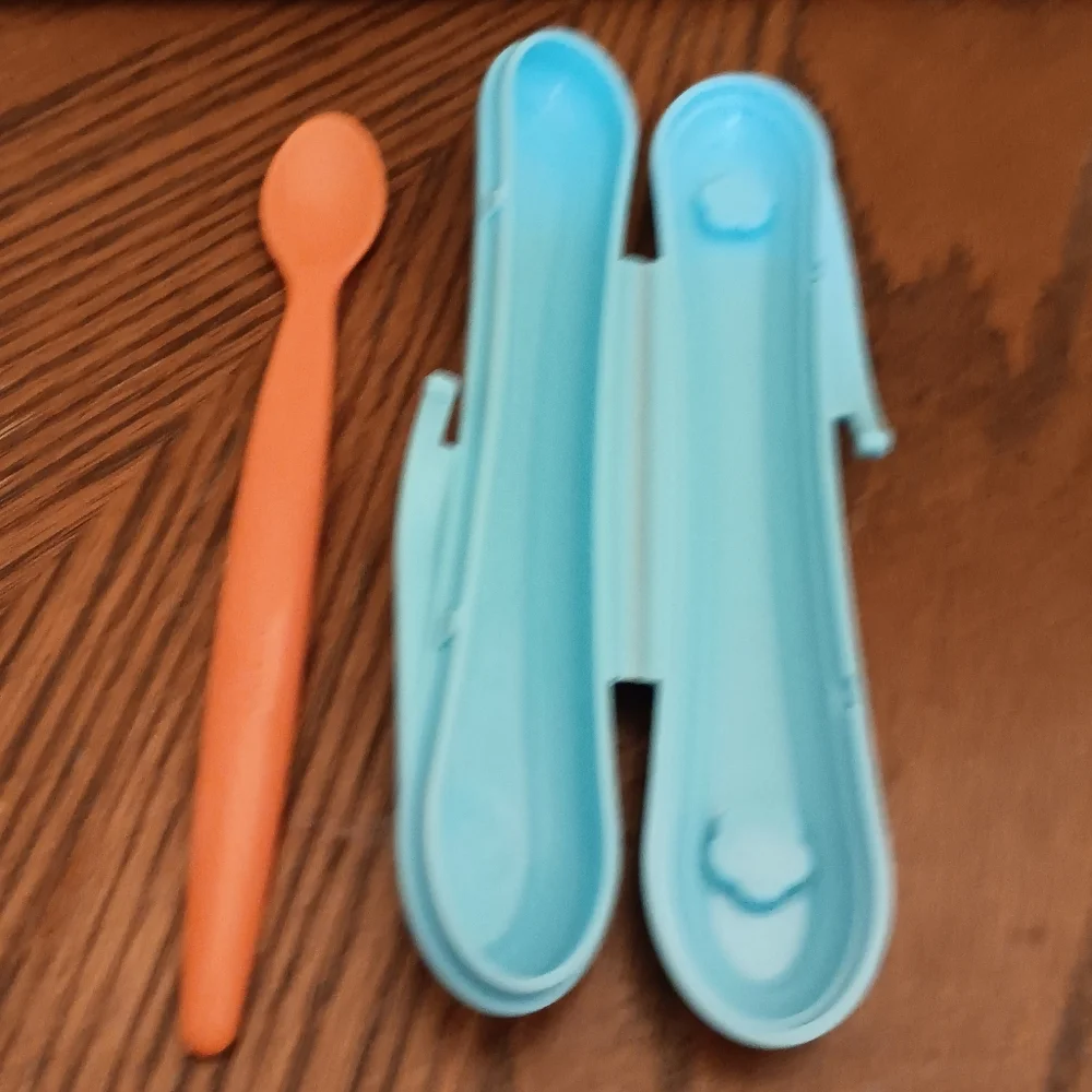 Tupperware Feeding Spoon In Case - Picture 1 of 4